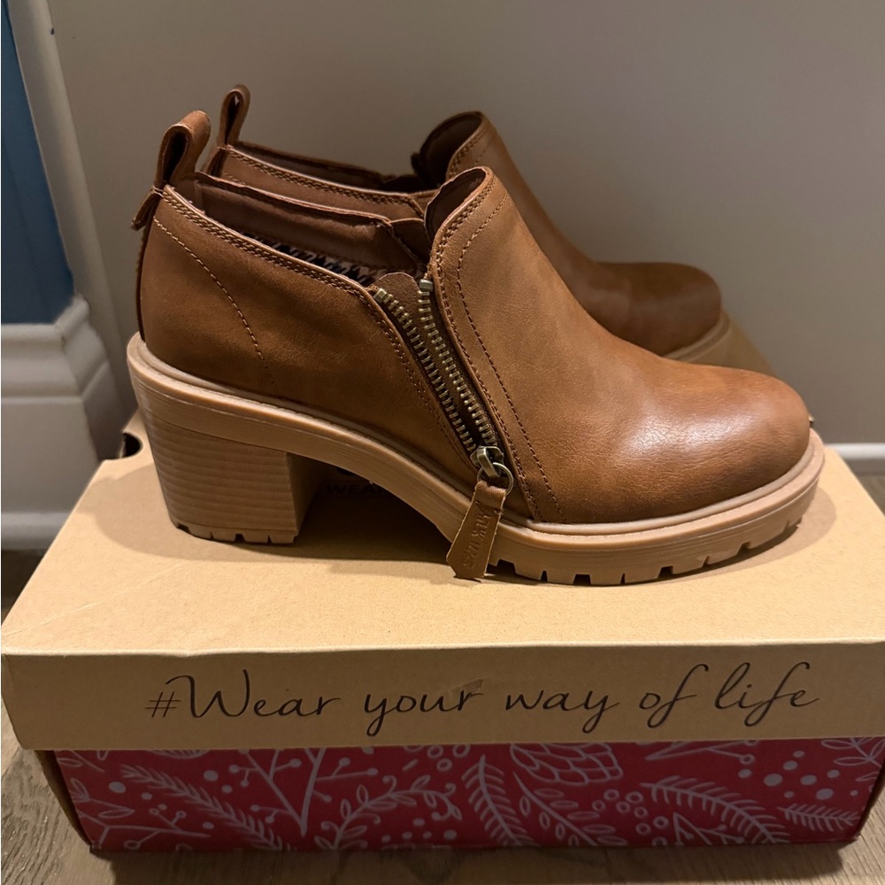 Muk Luks Tan Ankle Booties with Zipper